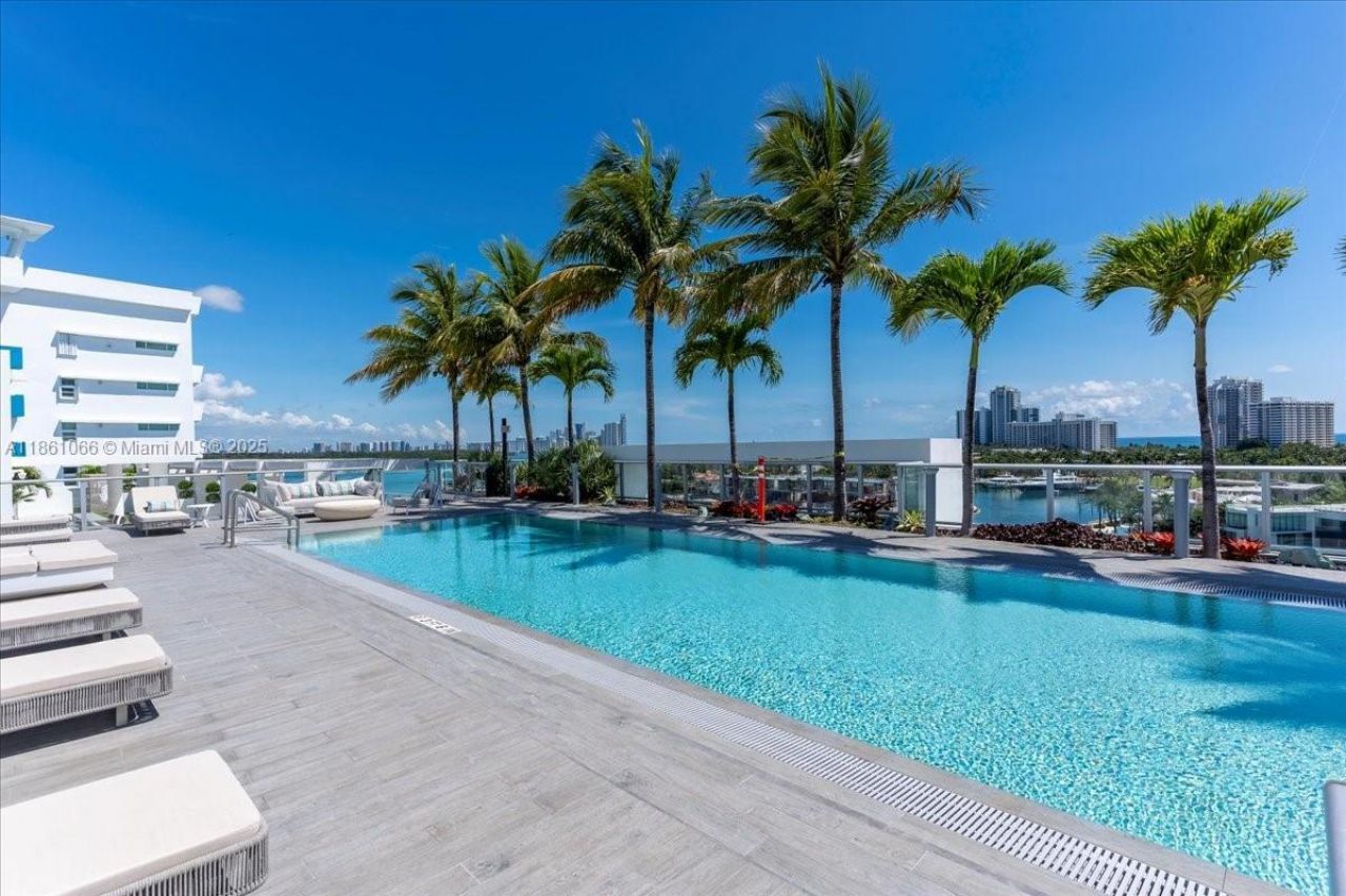 10201 E Bay Harbor Dr, Unit 304, Bay Harbor Islands, FL 33154 Photo