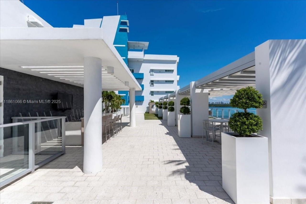 10201 E Bay Harbor Dr, Unit 304, Bay Harbor Islands, FL 33154 Photo