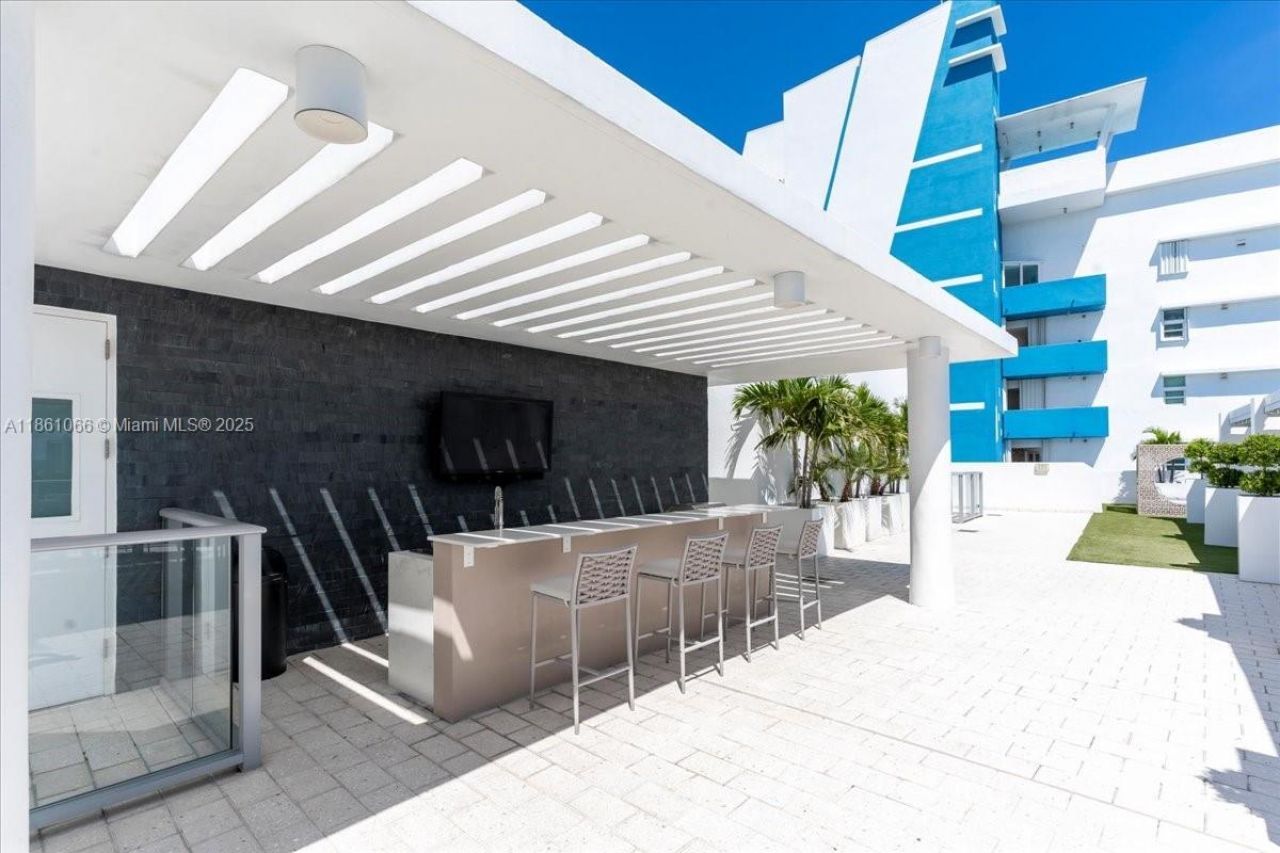 10201 E Bay Harbor Dr, Unit 304, Bay Harbor Islands, FL 33154 Photo