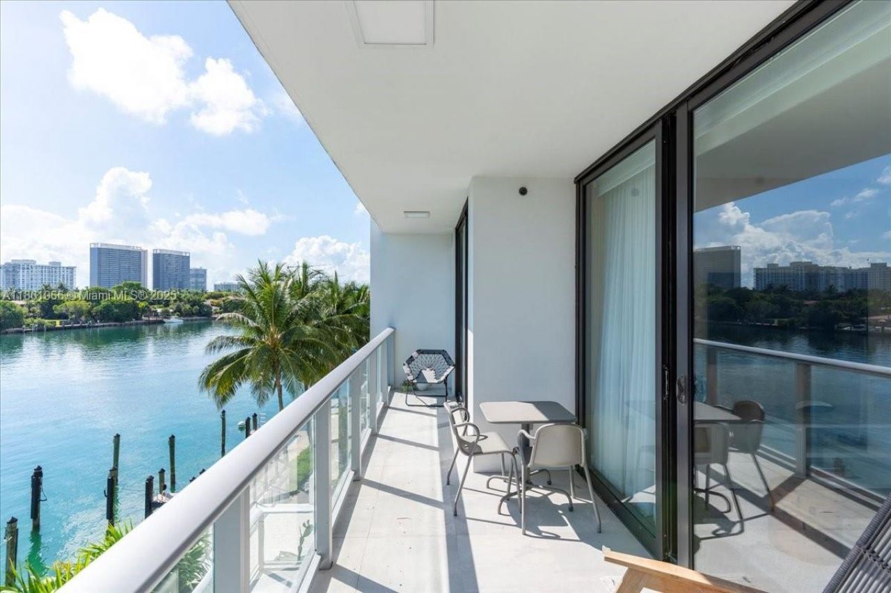 10201 E Bay Harbor Dr, Unit 304, Bay Harbor Islands, FL 33154 Photo