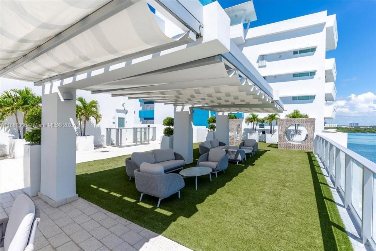 10201 E Bay Harbor Dr, Unit 304, Bay Harbor Islands, FL 33154 Photo