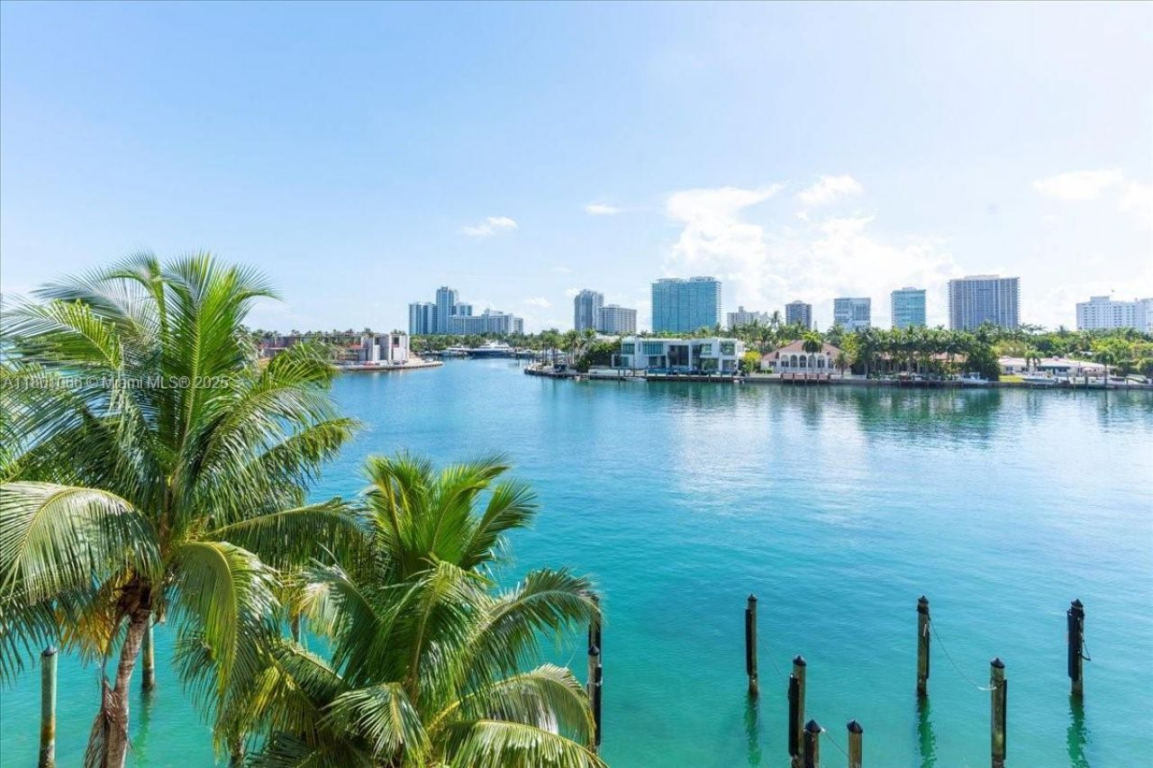 10201 E Bay Harbor Dr, Unit 304, Bay Harbor Islands, FL 33154 Photo