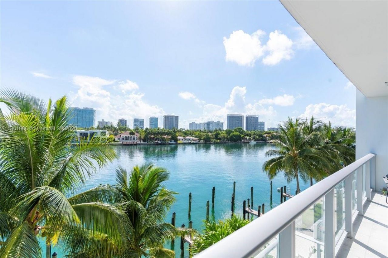 10201 E Bay Harbor Dr, Unit 304, Bay Harbor Islands, FL 33154 Photo