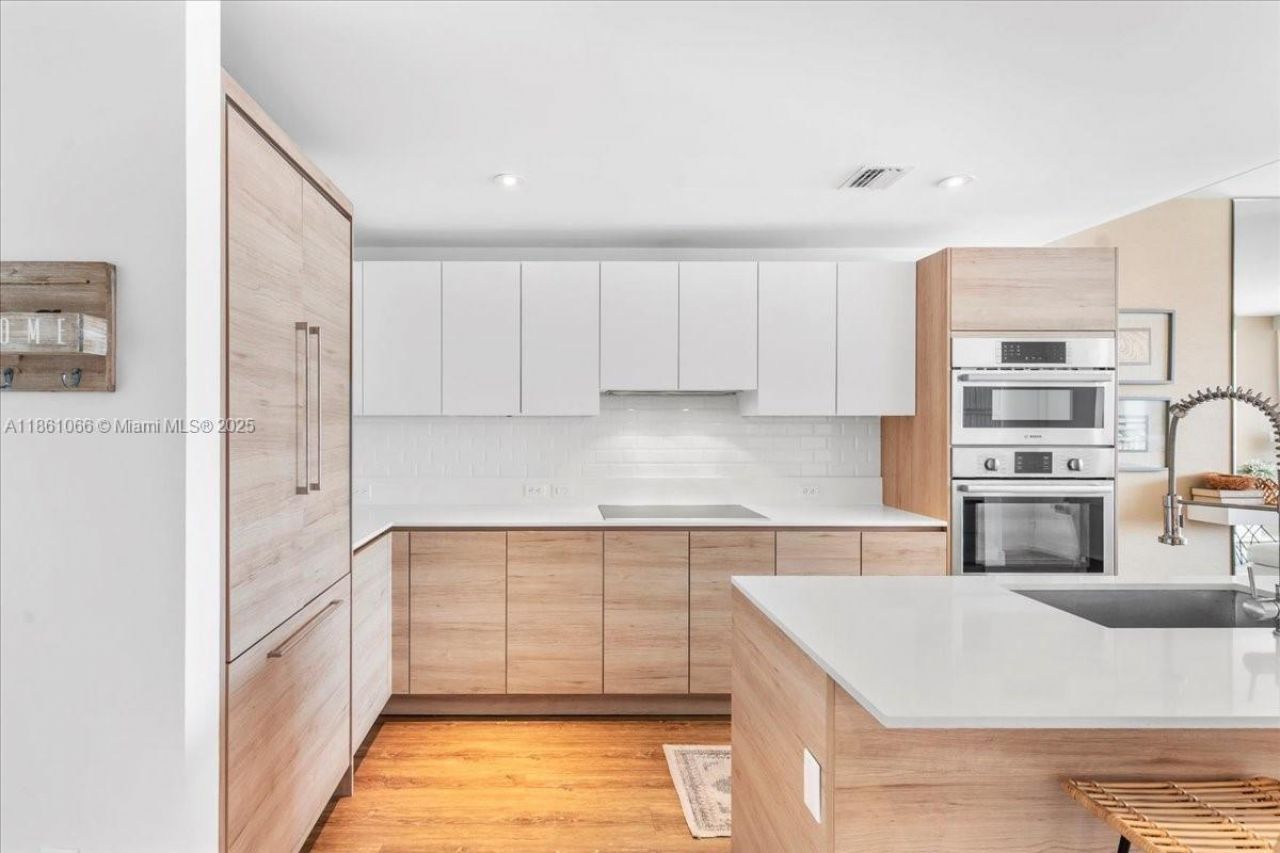 10201 E Bay Harbor Dr, Unit 304, Bay Harbor Islands, FL 33154 Photo