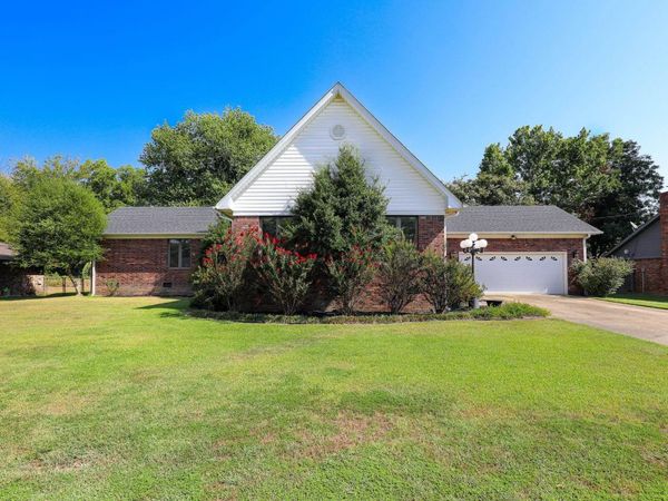 521 W CROSS ST., Benton, AR 72015