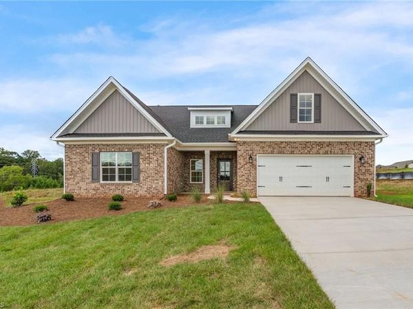3701 Pasture View Drive, Summerfield, NC 27358