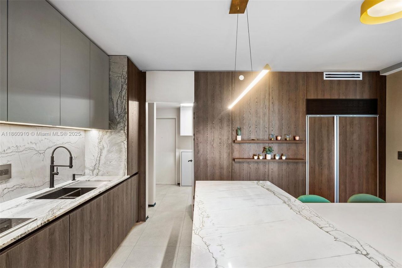 785 Crandon Blvd, Unit 303, Key Biscayne, FL 33149 Photo