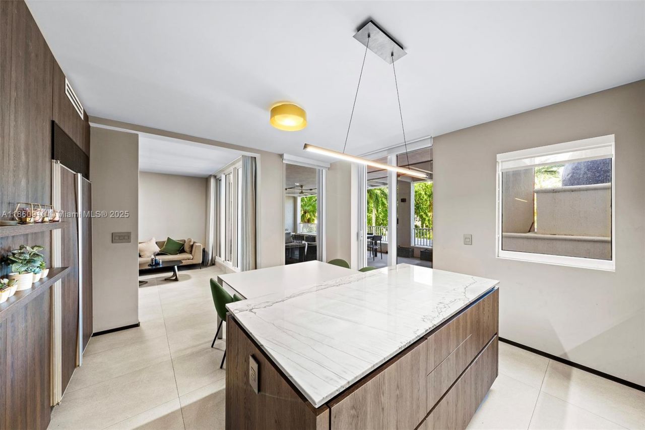 785 Crandon Blvd, Unit 303, Key Biscayne, FL 33149 Photo