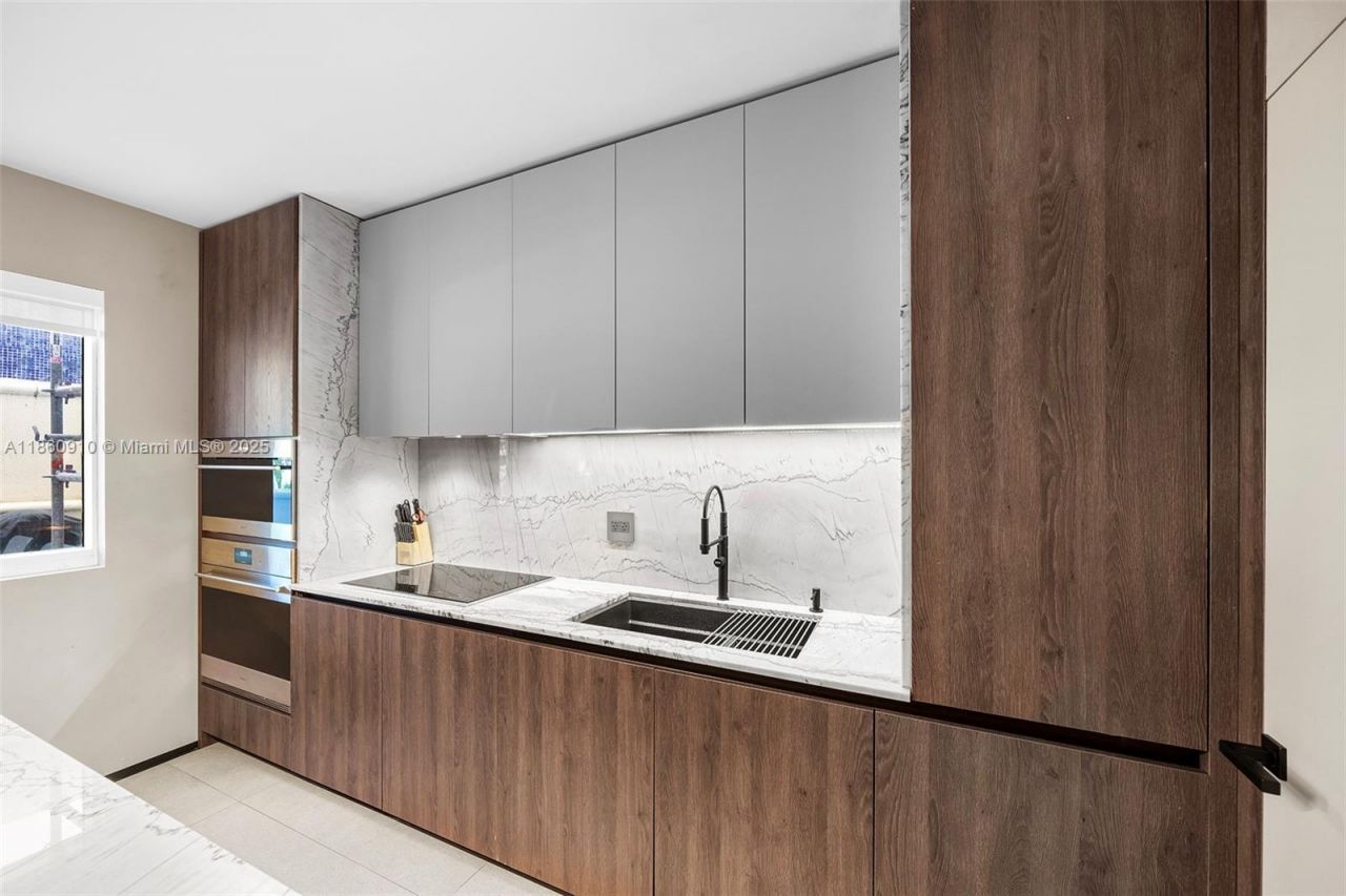 785 Crandon Blvd, Unit 303, Key Biscayne, FL 33149 Photo