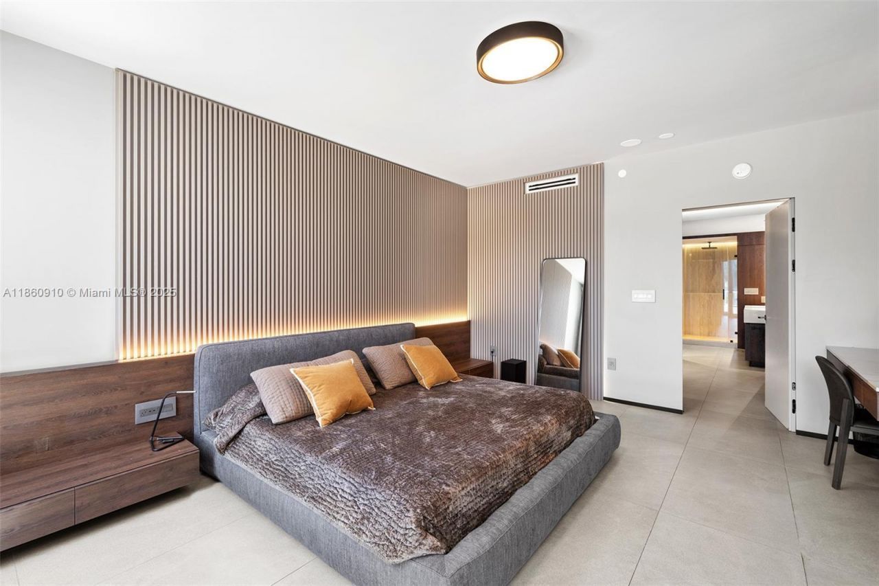 785 Crandon Blvd, Unit 303, Key Biscayne, FL 33149 Photo