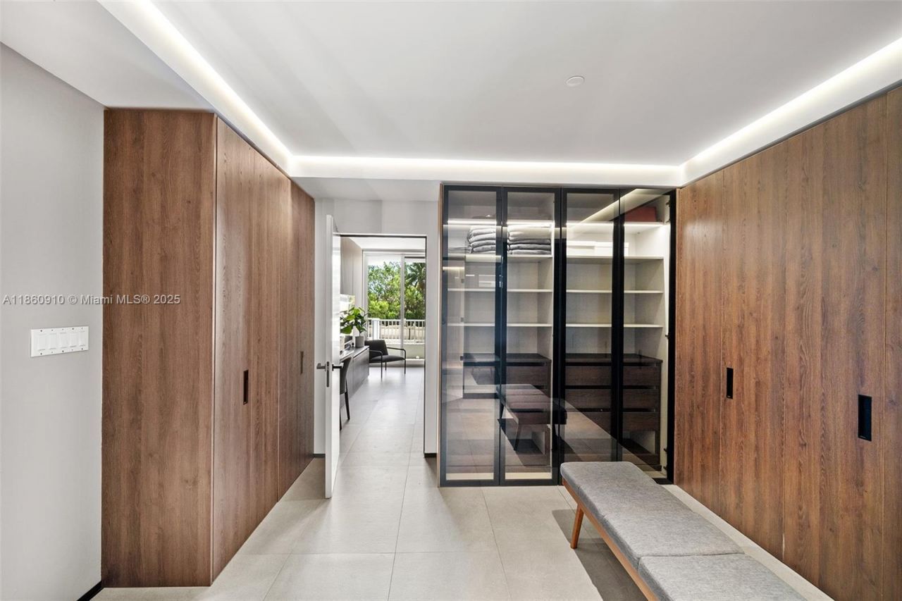 785 Crandon Blvd, Unit 303, Key Biscayne, FL 33149 Photo