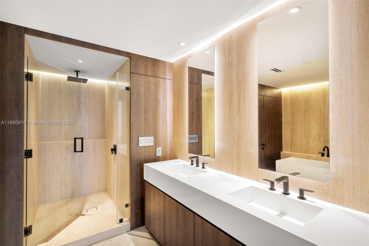 785 Crandon Blvd, Unit 303, Key Biscayne, FL 33149 Photo