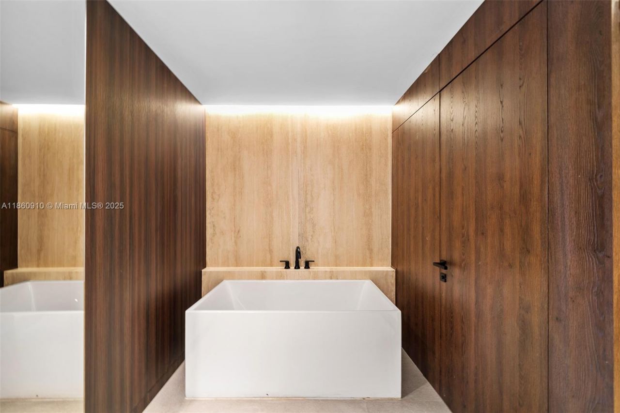 785 Crandon Blvd, Unit 303, Key Biscayne, FL 33149 Photo