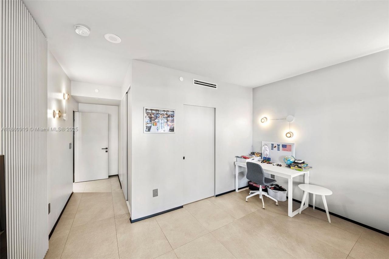 785 Crandon Blvd, Unit 303, Key Biscayne, FL 33149 Photo