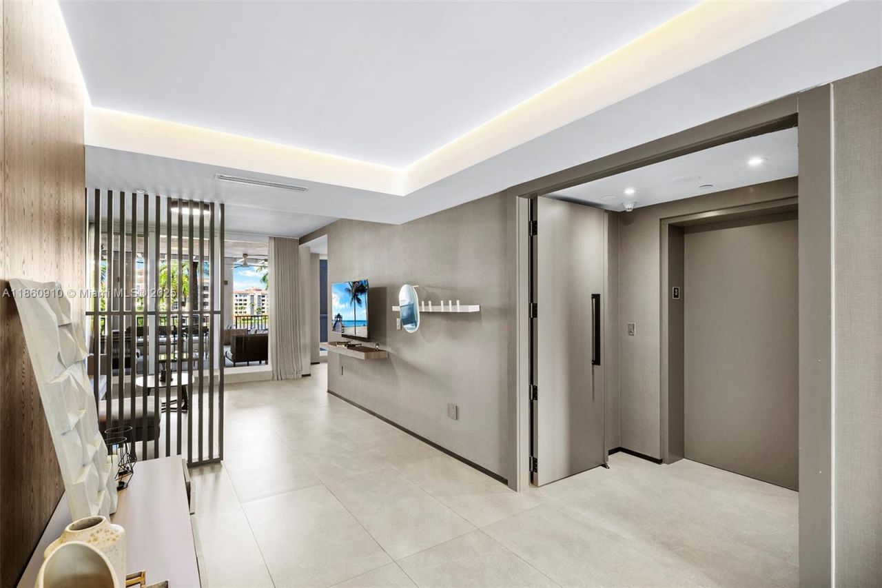 785 Crandon Blvd, Unit 303, Key Biscayne, FL 33149 Photo