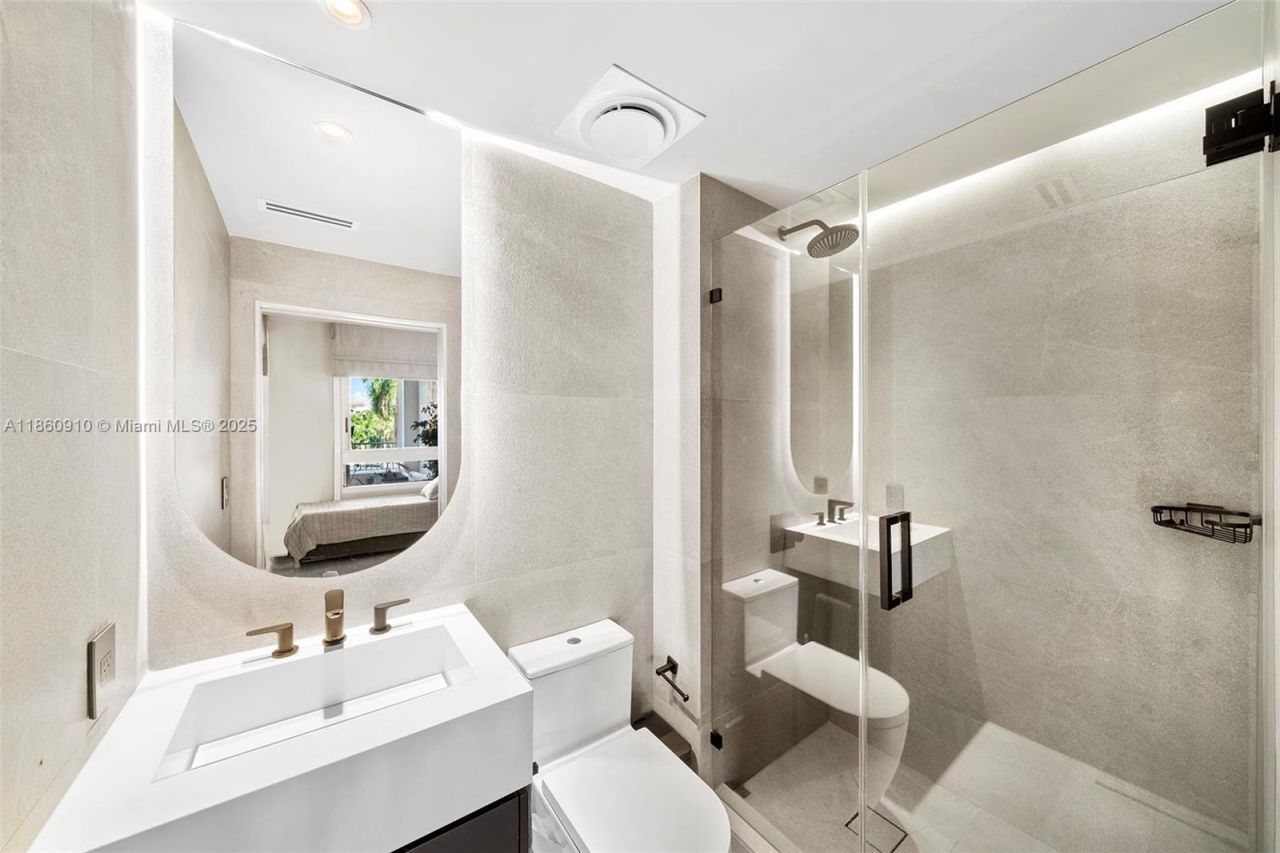 785 Crandon Blvd, Unit 303, Key Biscayne, FL 33149 Photo