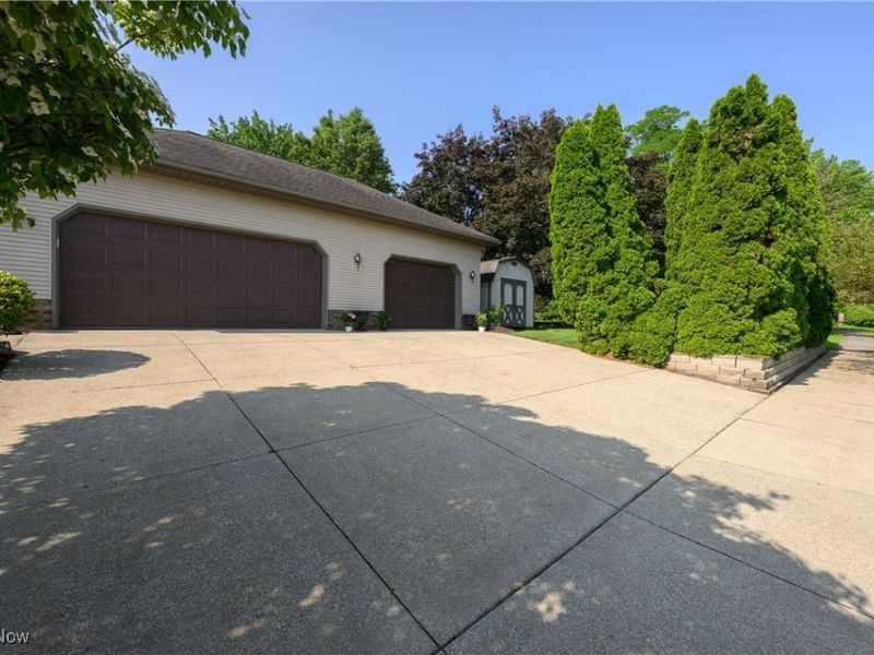 986 S Azalea Boulevard, Barberton, OH 44203 Photo 10