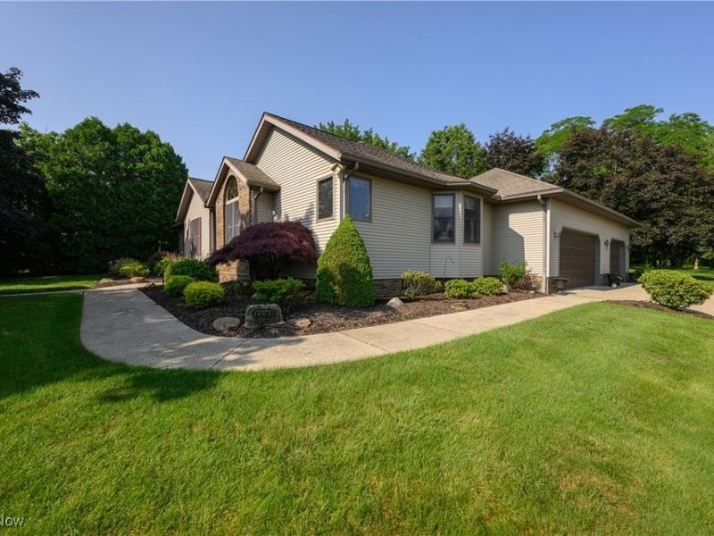 986 S Azalea Boulevard, Barberton, OH 44203 Photo 11