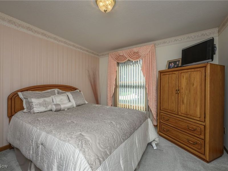 986 S Azalea Boulevard, Barberton, OH 44203 Photo 16