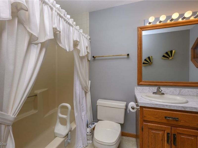 986 S Azalea Boulevard, Barberton, OH 44203 Photo 21