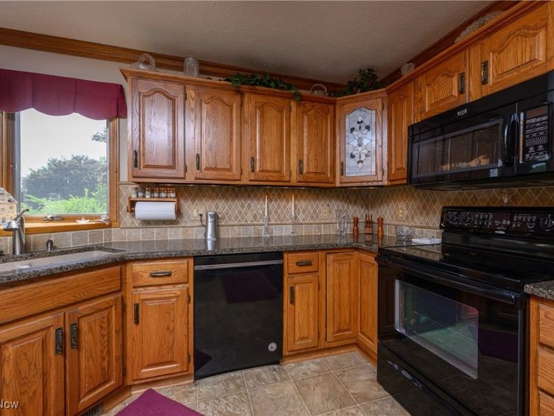 986 S Azalea Boulevard, Barberton, OH 44203 Photo 24