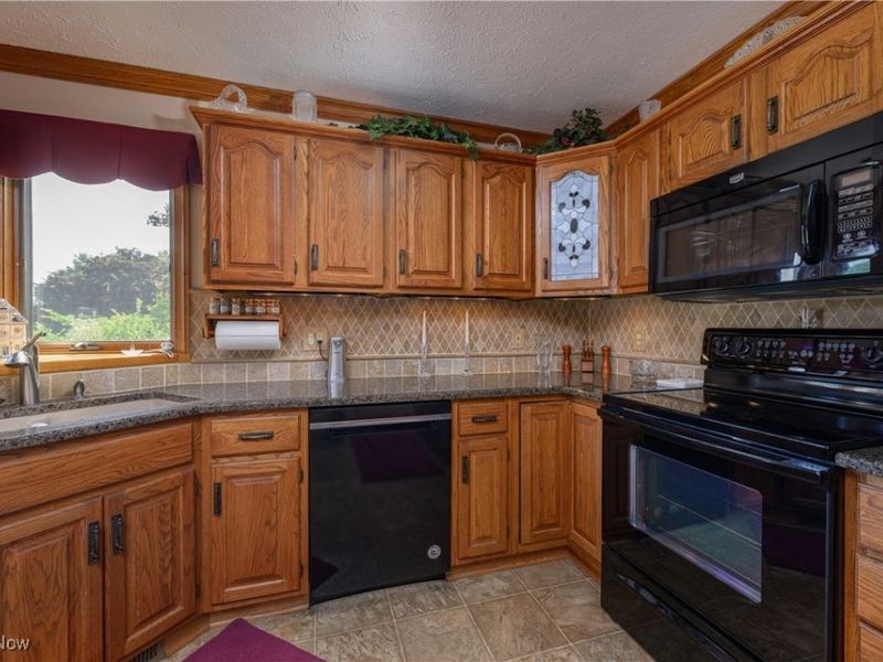 986 S Azalea Boulevard, Barberton, OH 44203 Photo 25