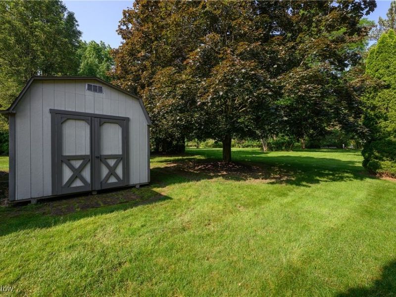 986 S Azalea Boulevard, Barberton, OH 44203 Photo 8