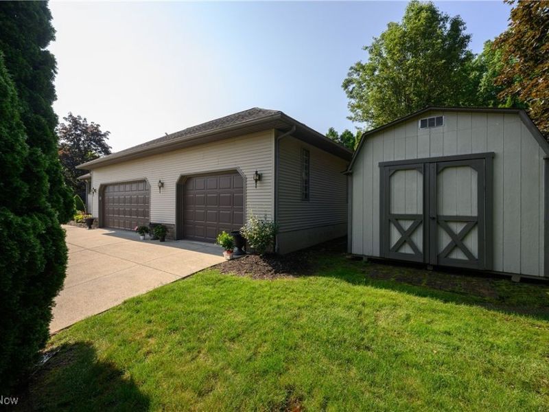 986 S Azalea Boulevard, Barberton, OH 44203 Photo 9