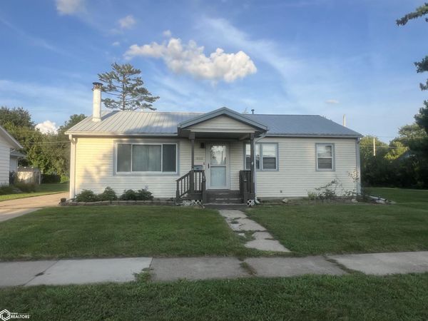 1005 S 5Th Street, Fairfield, IA 52556