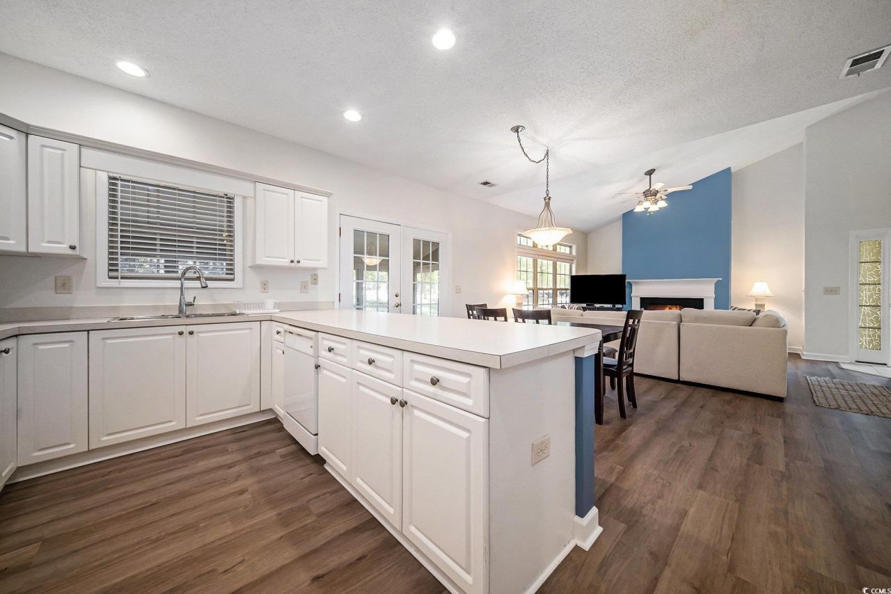 1545 Spinnaker Dr. Photo 11