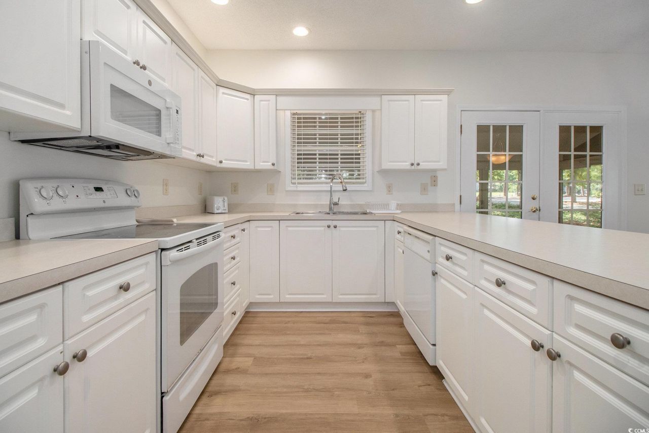 1545 Spinnaker Dr. Photo 12