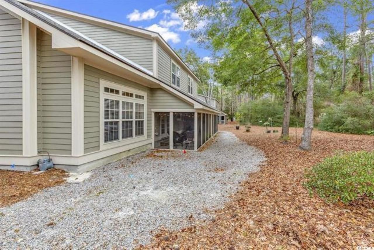 1545 Spinnaker Dr. Photo 4