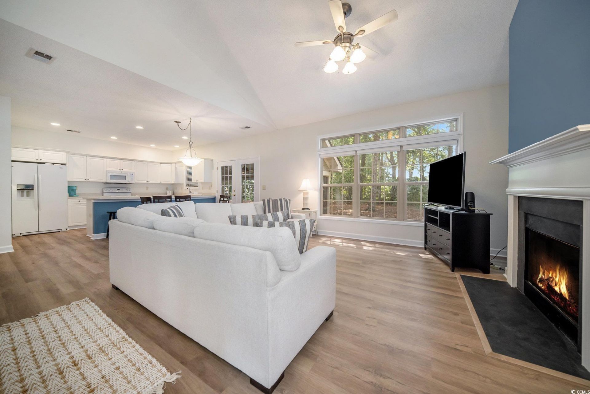 1545 Spinnaker Dr. Photo 6