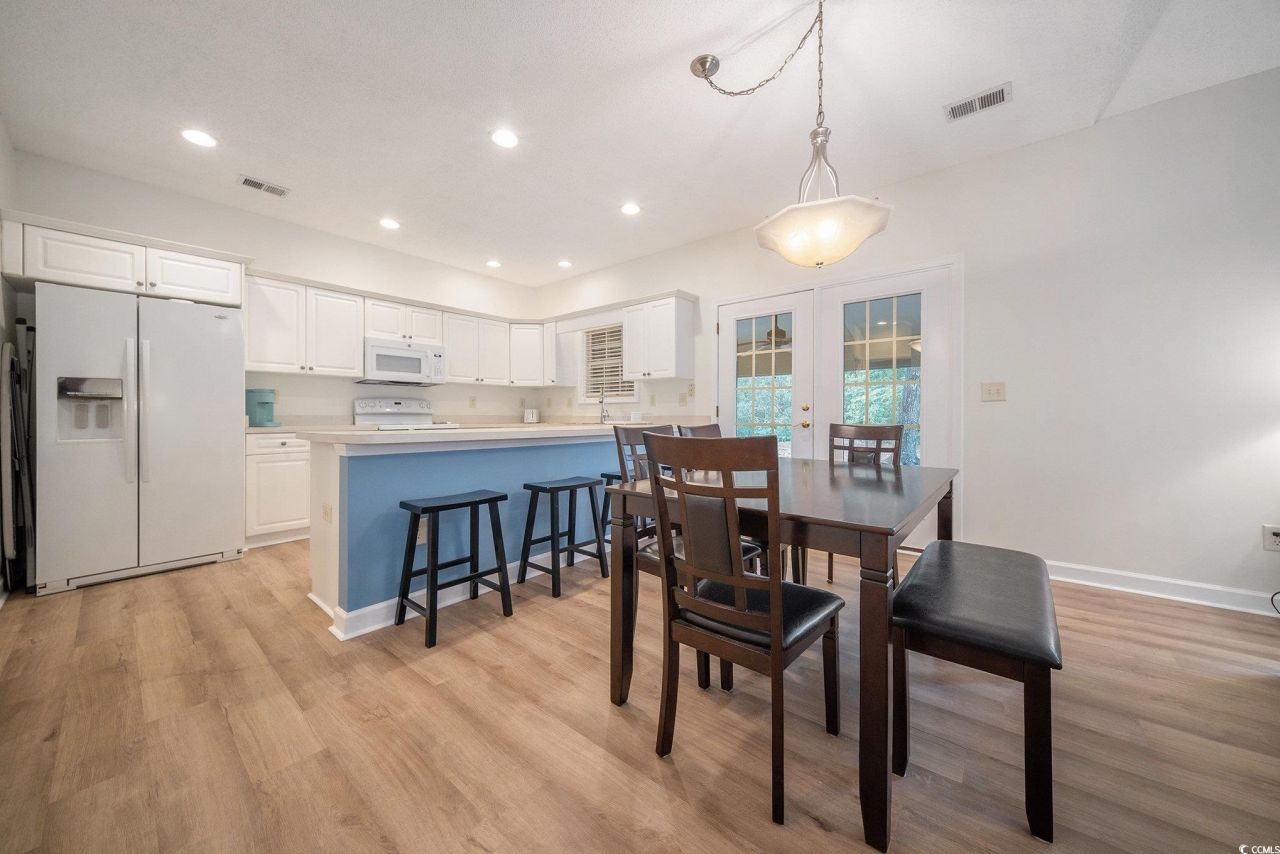 1545 Spinnaker Dr. Photo 6