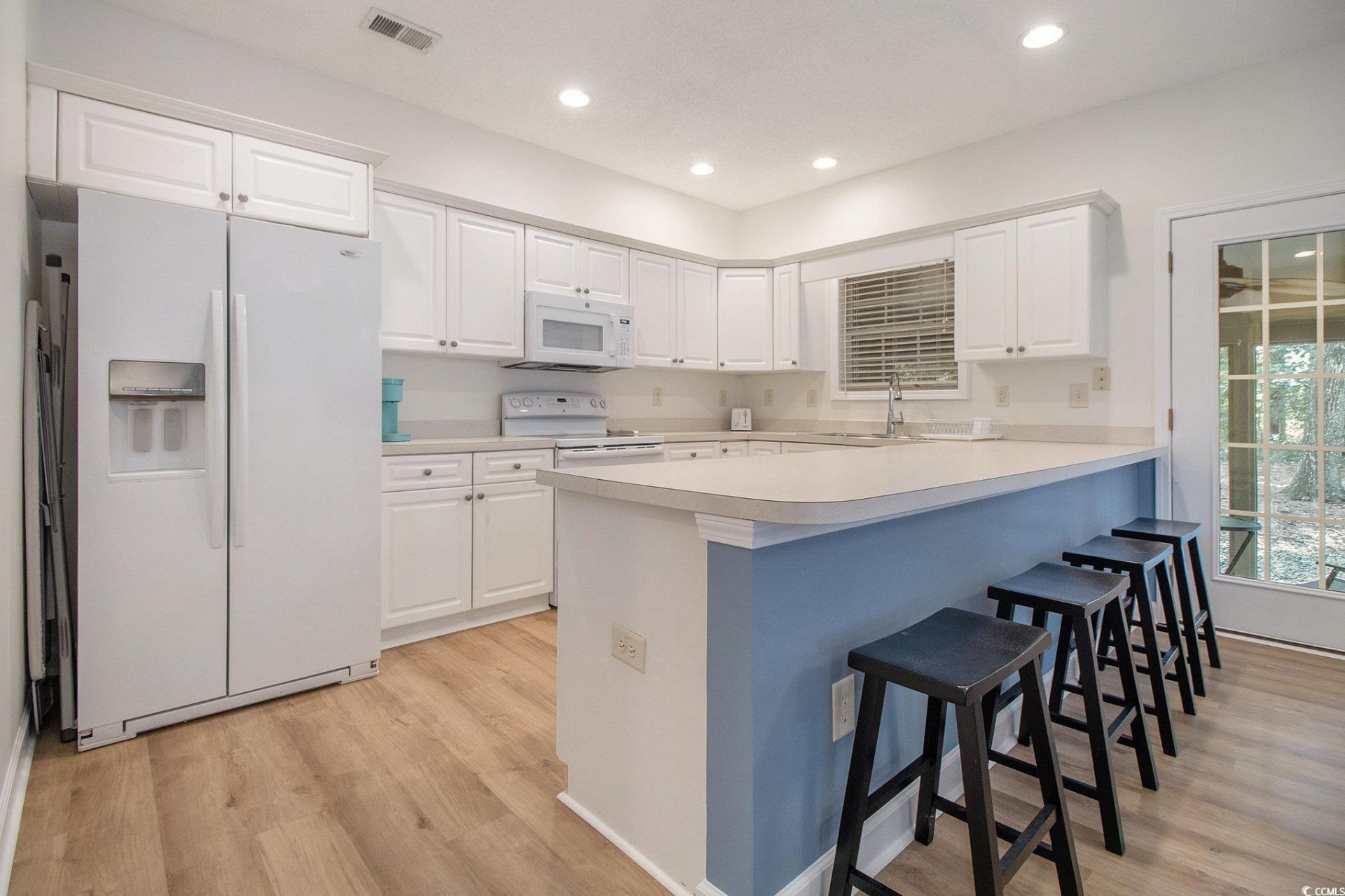 1545 Spinnaker Dr. Photo 8