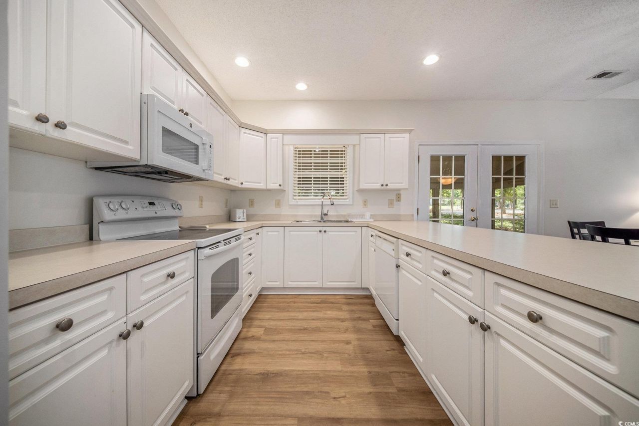 1545 Spinnaker Dr. Photo 8