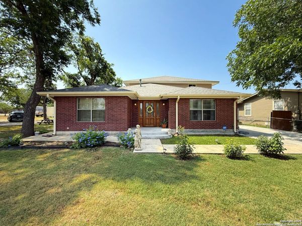 710 W Baetz Blvd., San Antonio, TX 78221