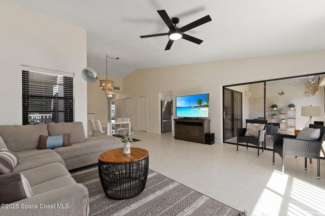 3212 S Lakeview Circle, Unit 10-205, Fort Pierce, FL 34949 Photo
