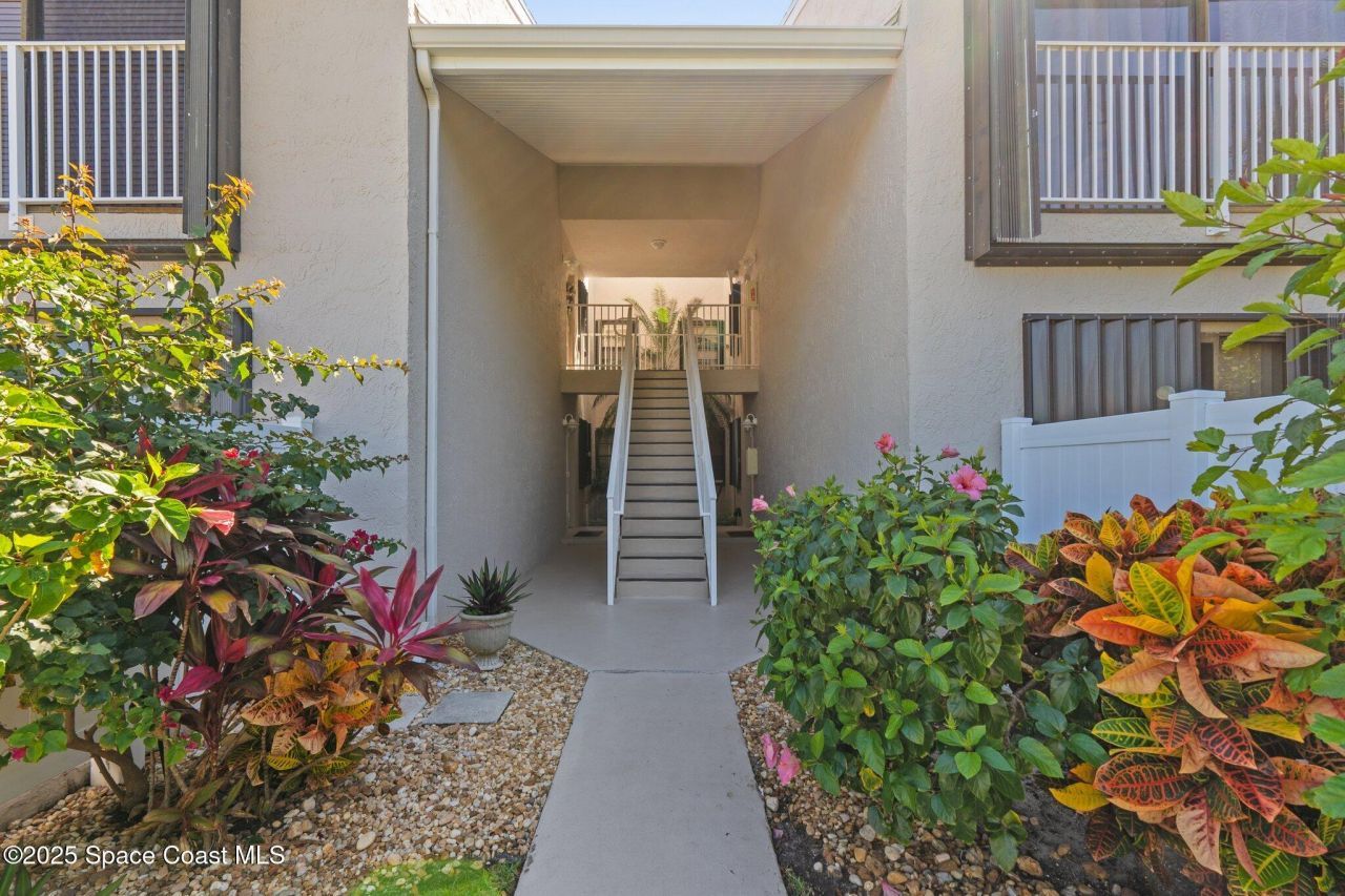 3212 S Lakeview Circle, Unit 10-205, Fort Pierce, FL 34949 Photo