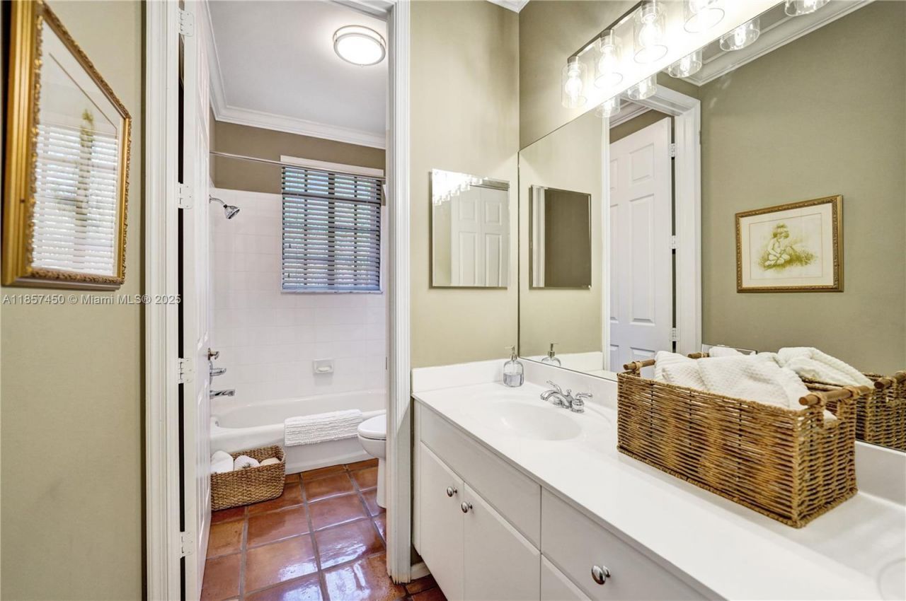 1577 Passion Vine Cir, Unit 9-2, Weston, FL 33326 Photo