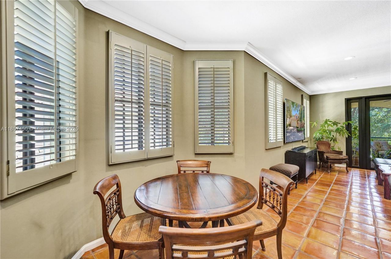 1577 Passion Vine Cir, Unit 9-2, Weston, FL 33326 Photo