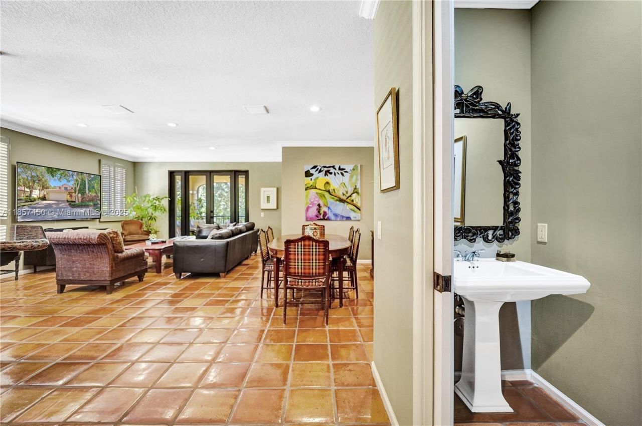 1577 Passion Vine Cir, Unit 9-2, Weston, FL 33326 Photo