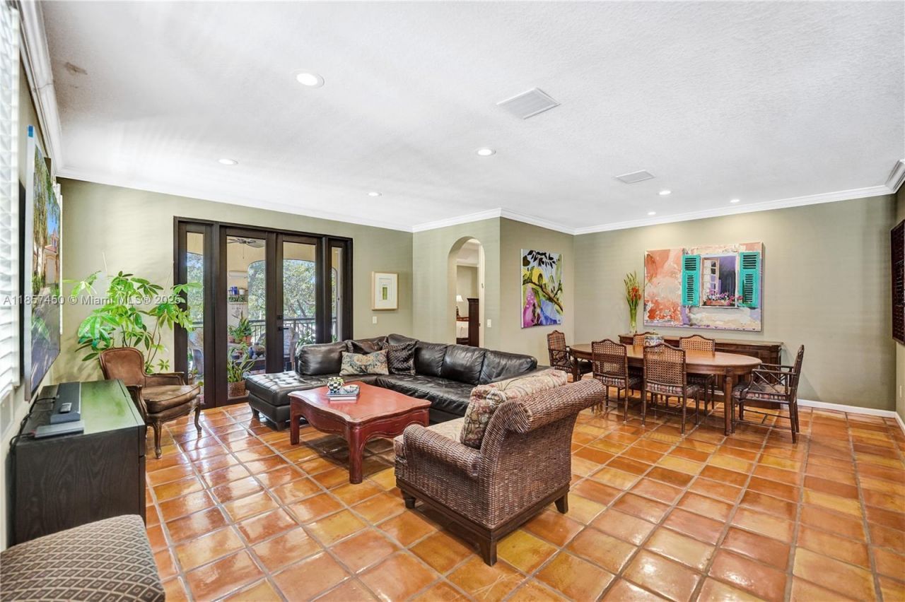 1577 Passion Vine Cir, Unit 9-2, Weston, FL 33326 Photo