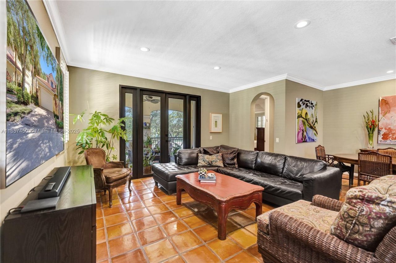 1577 Passion Vine Cir, Unit 9-2, Weston, FL 33326 Photo