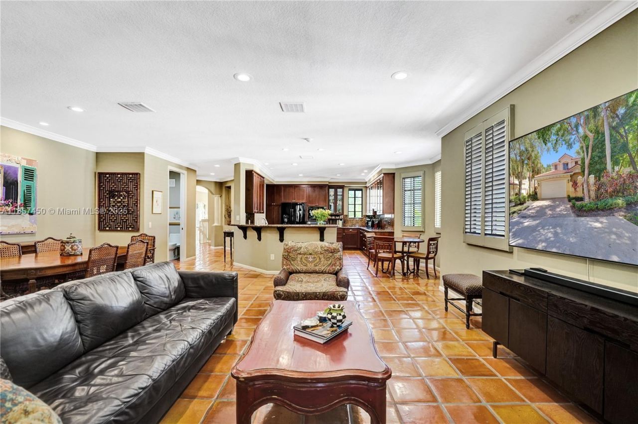 1577 Passion Vine Cir, Unit 9-2, Weston, FL 33326 Photo