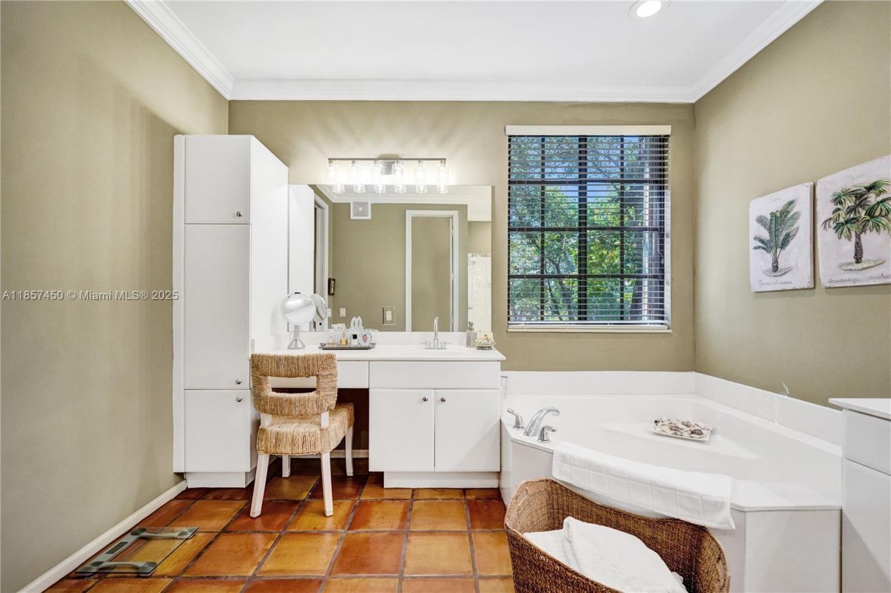 1577 Passion Vine Cir, Unit 9-2, Weston, FL 33326 Photo