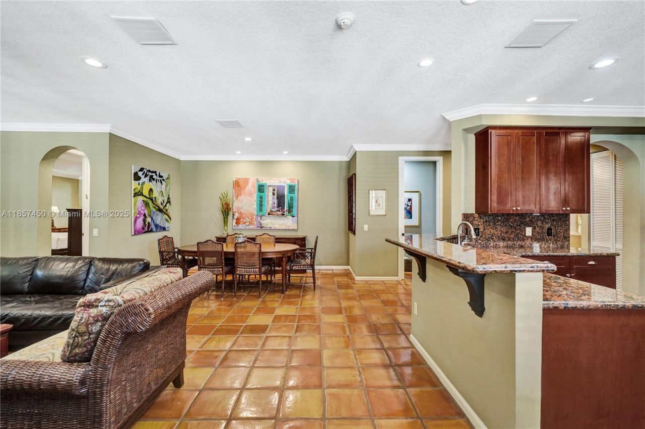 1577 Passion Vine Cir, Unit 9-2, Weston, FL 33326 Photo