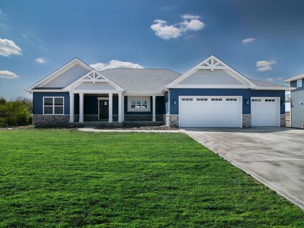 1761 Trailbrook Drive, Valparaiso, IN 46385