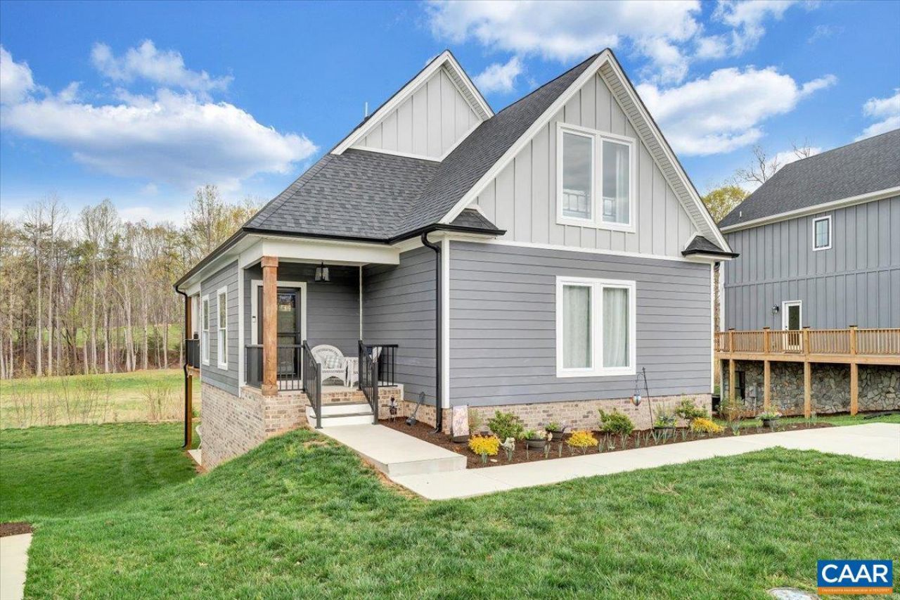 111 Retreat Ln, Huddleston, VA 24104 Main Photo