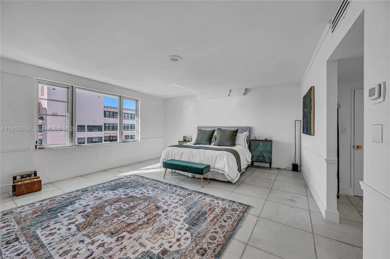 5255 Collins Ave, Unit 14D, Miami Beach, FL 33140 Photo